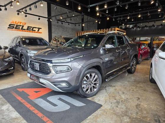 FIAT TORO 2.0 16V TURBO DIESEL RANCH 4WD AT9 FIAT TORO 2.0 16V TURBO DIESEL RANCH 4WD AT9